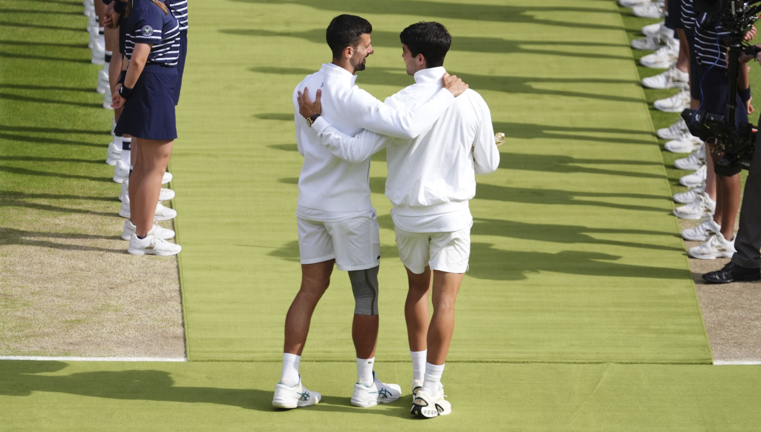 Džimi Batler i Lando Noris gledali Đokovića i Alkarasa VIDEO