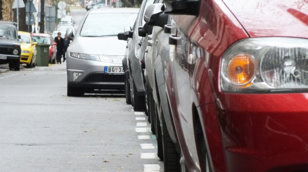 Ko ima pravo na parking ispred vaše kuće i kako rešiti problem sa "rezervisanim" mestima