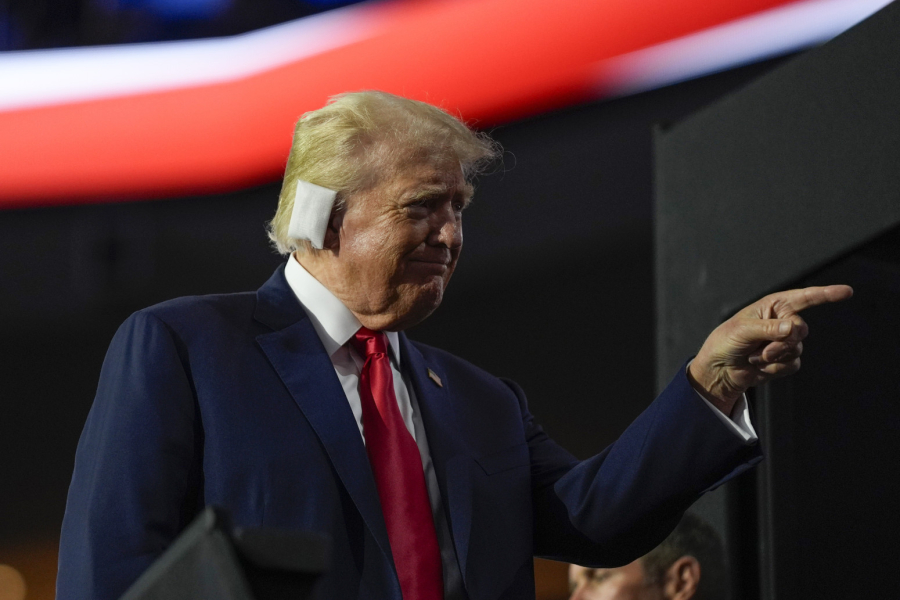 Tramp prvi put u javnosti nakon atentata FOTO/VIDEO