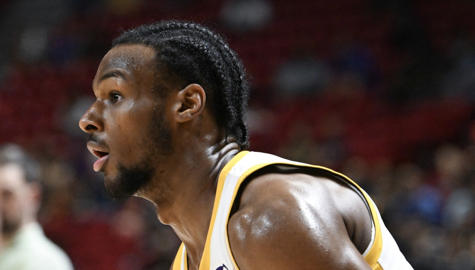 Novi debakl Bronija; NBA šampion: "Nije profesionalac, biće u Lejkersima zbog imena" VIDEO