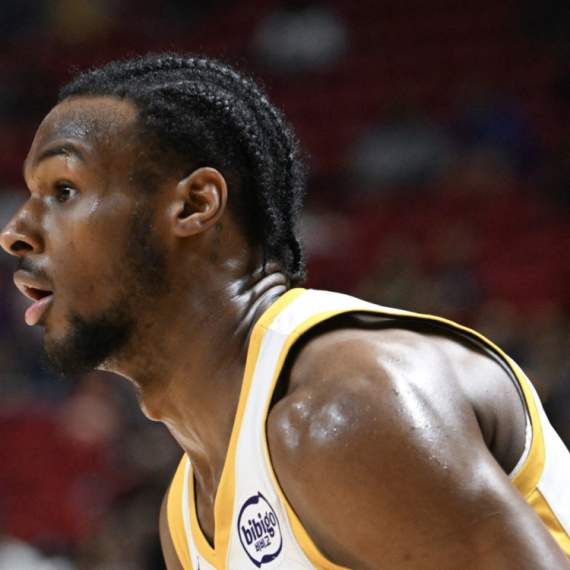 Novi debakl Bronija; NBA šampion: "Nije profesionalac, biće u Lejkersima zbog imena" VIDEO