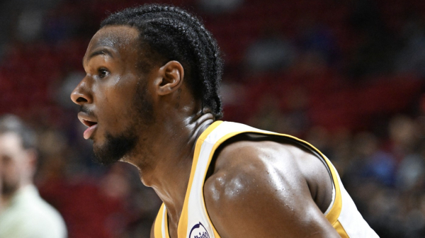 Novi debakl Bronija; NBA šampion: "Nije profesionalac, biće u Lejkersima zbog imena" VIDEO