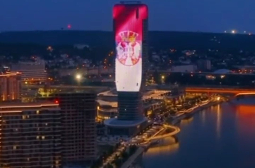 Poruka sa Kule Beograd: Srbija do pobede! FOTO