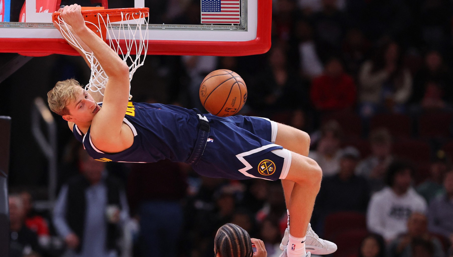 Kad nema Jokića, Tajson kolo vodi