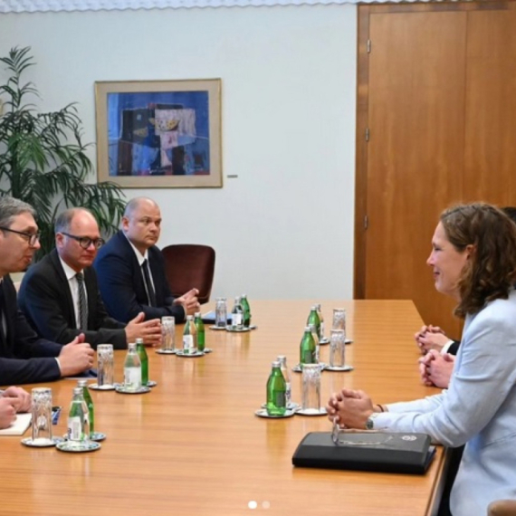 Vučić sa prvim čovekom Mercedesa: "Ovo je tek početak saradnje"; "Srbija snažno i nezaustavljivo raste" FOTO