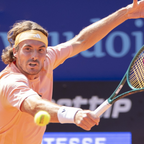 Cicipas u polufinalu VIDEO