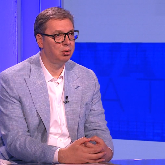 Vučić:  Povećanje penzija minimalno 10 odsto, rastu plate prosvetara