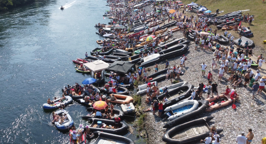 Jedinstveni karneval na vodi: Drinom u istom trenutku zaplovilo oko 25.000 ljudi FOTO