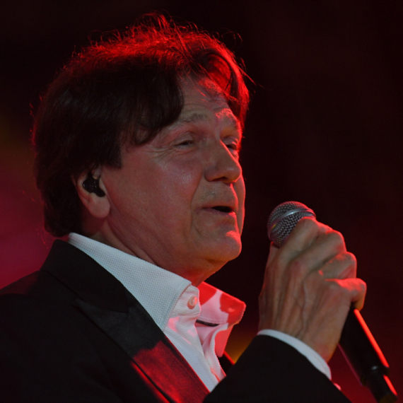 Zdravko Čolić se potresnim rečima oprostio od Halida Bešlića: "Voli te tvoj Čoki"