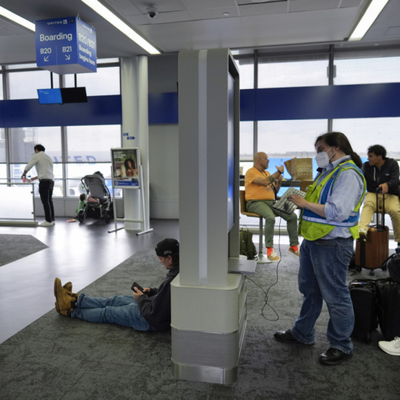 Svetski haos, dan drugi: Prevaranti vrebaju žrtve, otkazano više od 1.600  letova