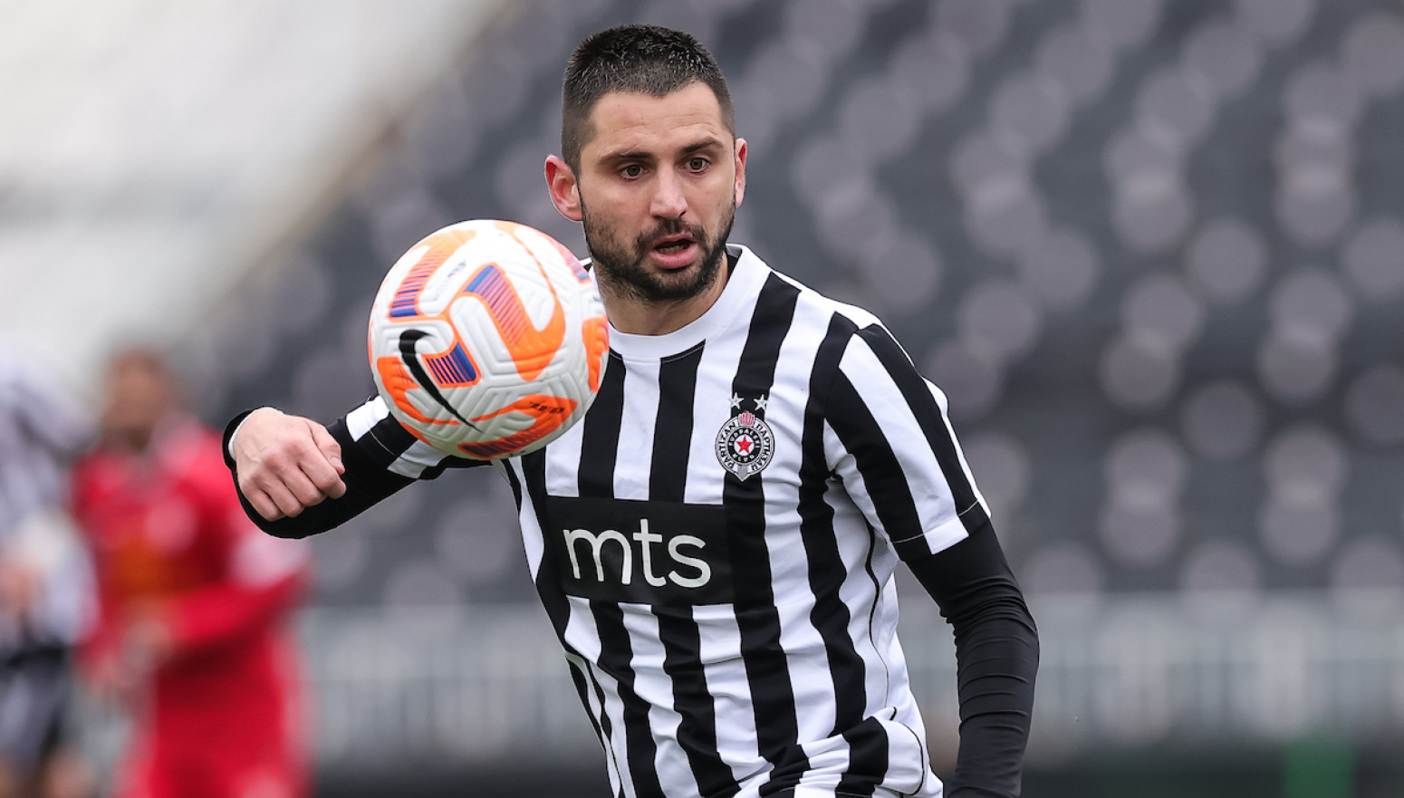 Operisan fudbaler Partizana FOTO