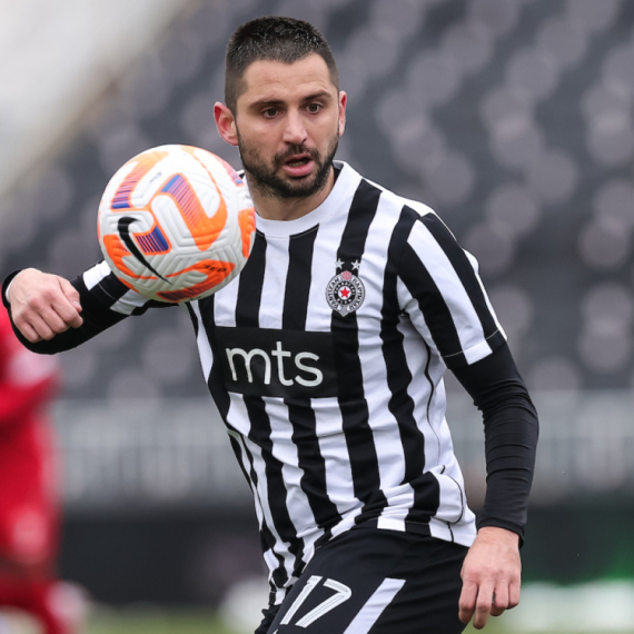 Operisan fudbaler Partizana FOTO