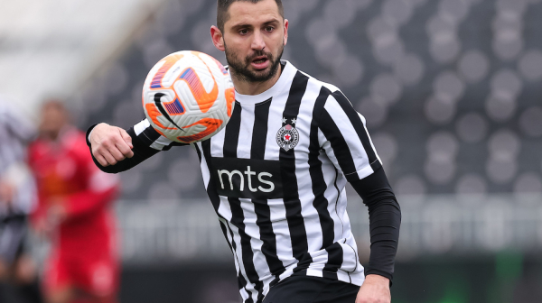 Operisan fudbaler Partizana FOTO