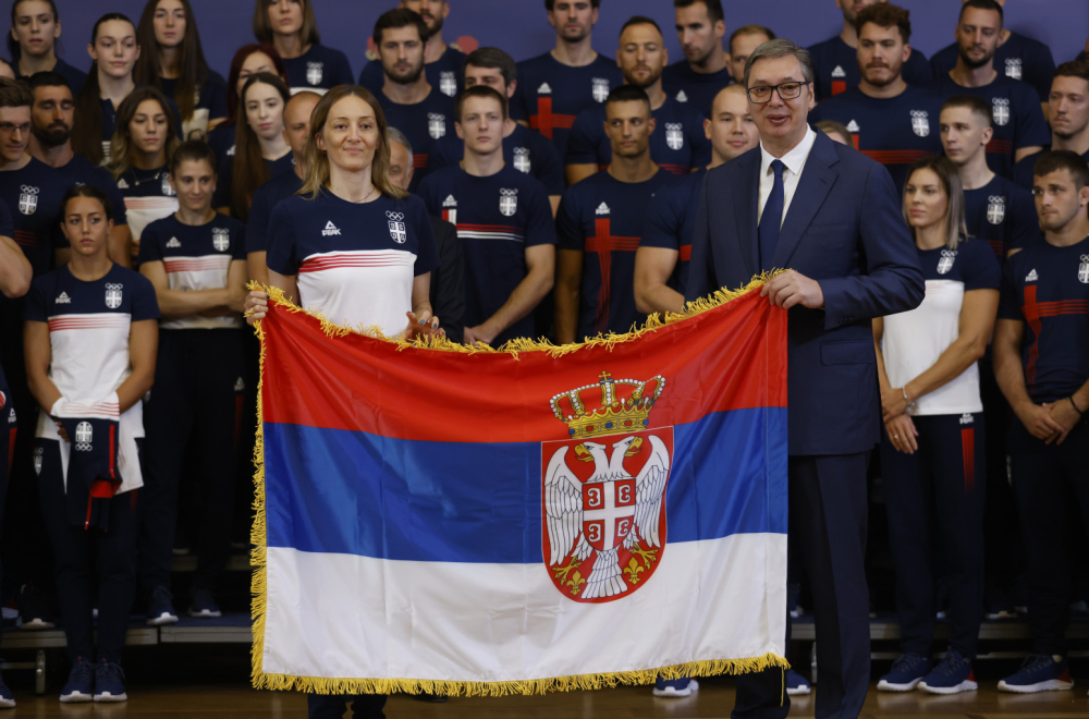 Predsednik olimpijcima uručio zastavu; Vučić: "Imam tremu – očekujem žetvu medalja" VIDEO