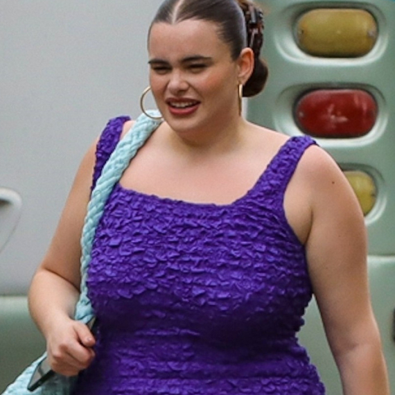 Zvezda "Euforije" drastično smršala: Pozira u uskoj haljini, fanovi u šoku FOTO