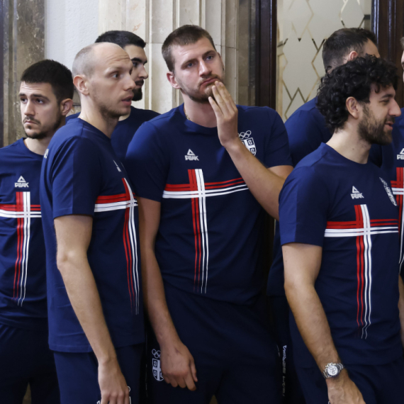 OI, 11. dan: Košarkaši i odbojkašice za polufinale, Španović u kvalifikacijama