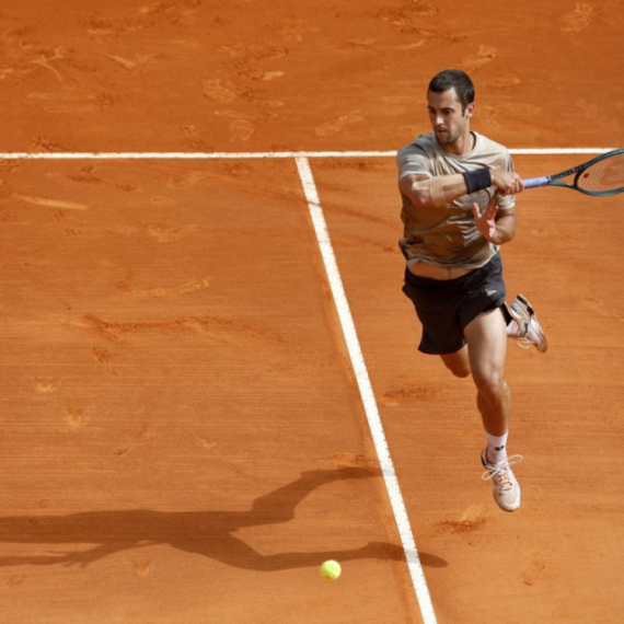 Đere siguran protiv Koprive