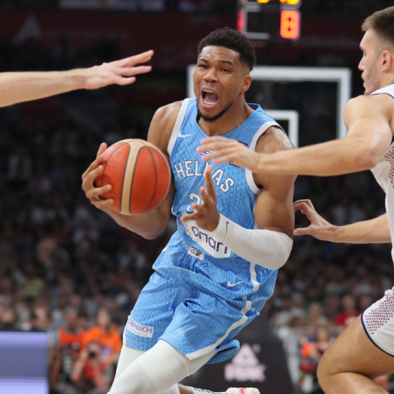 Milutinov "zalepio" Janisa VIDEO