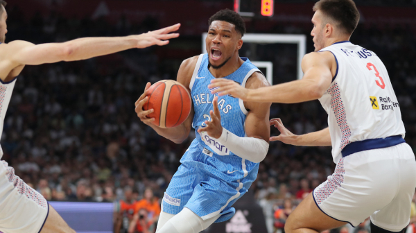 Milutinov "zalepio" Janisa VIDEO