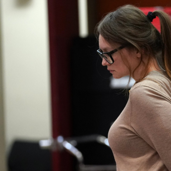 Prevarantkinja o kojoj je Netfliks snimio seriju postala hit na TikToku  VIDEO