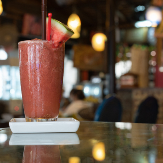 Najnoviji trend zaludeo svet, da li ste probali kafu s lubenicom? VIDEO