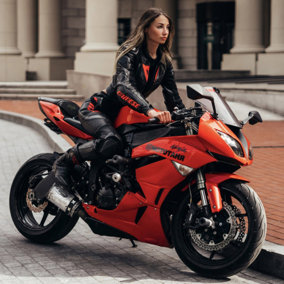 Oglasio se i muškarac koji je bio na motoru sa "najlepšom ruskom bajkerkom": Otkrio pravu istinu FOTO/VIDEO