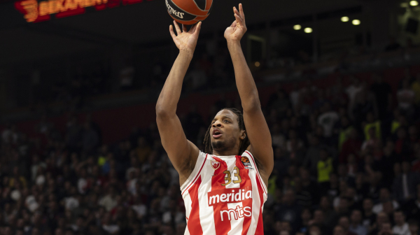 Gilespi nastavlja karijeru preko okeana