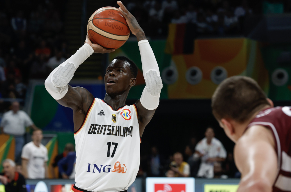 Šruder oduševljen što nosi zastavu Nemačke: "Ludilo!" VIDEO