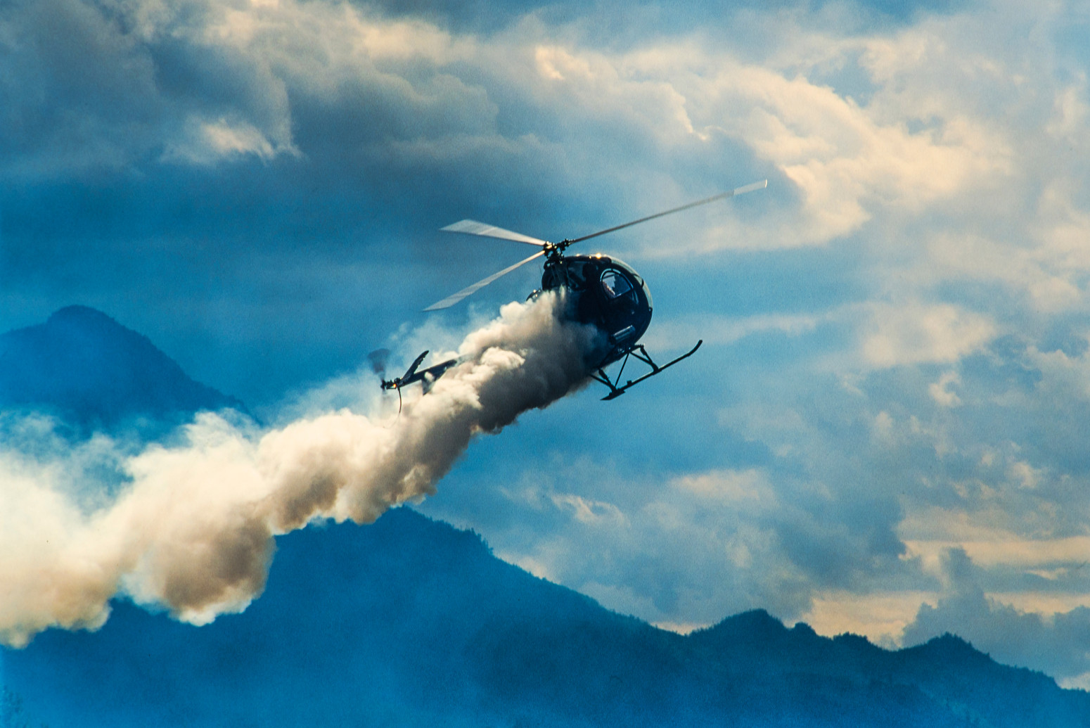 Srušio se helikopter za gašenje požara u Kaliforniji
