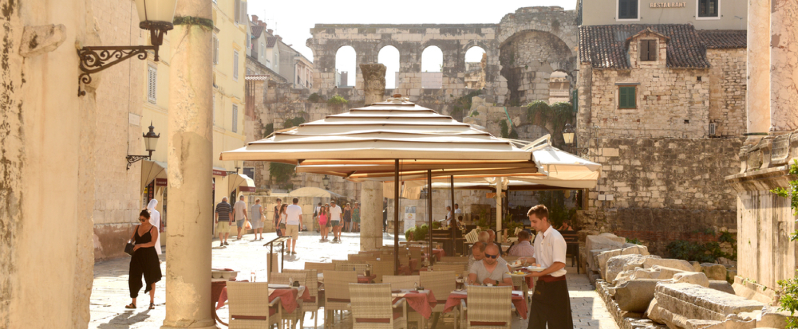 I meštani se žale na abnormalne cene u Hrvatskoj: "Da li je normalno da kafu i sok platite 42 evra?" FOTO