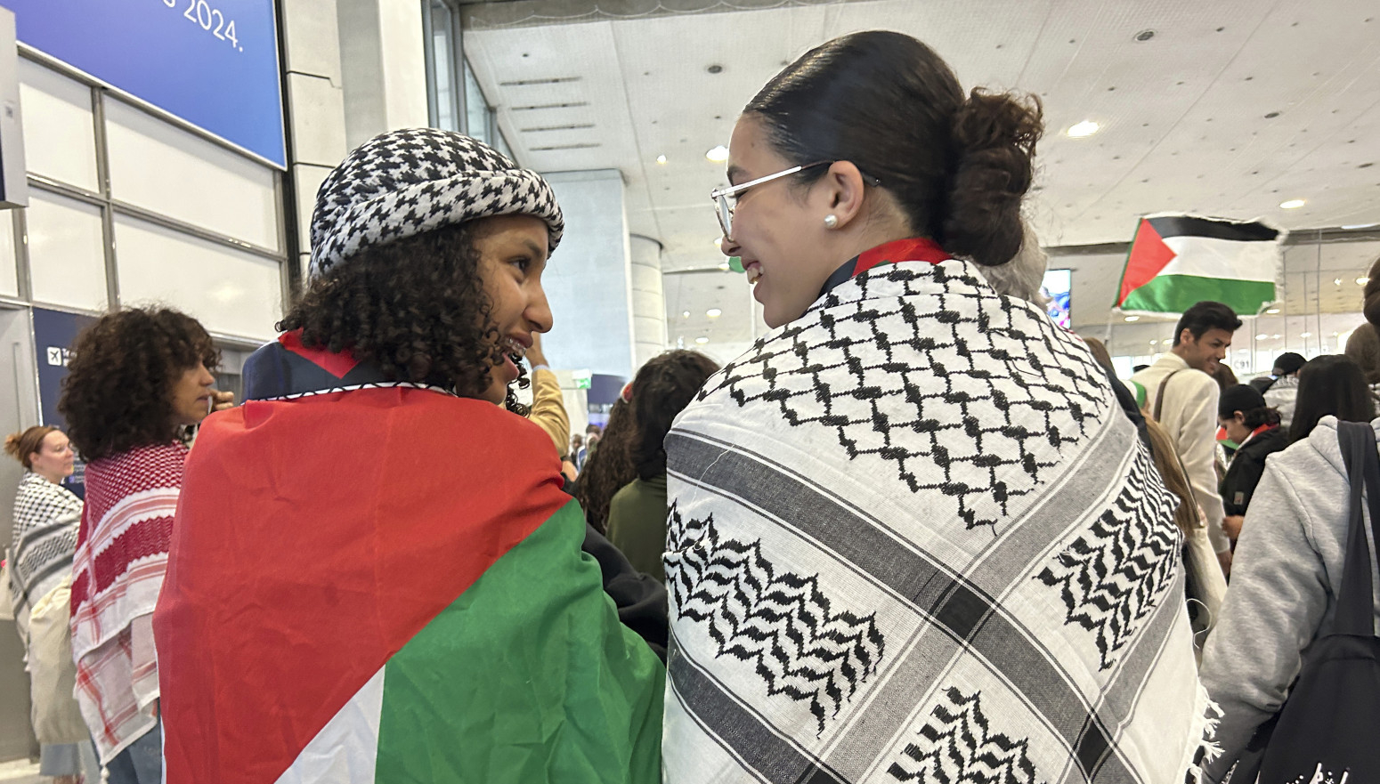 Ovacije za Palestince u Parizu VIDEO