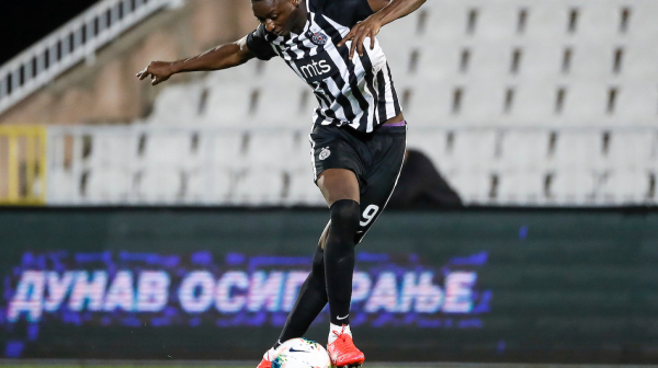 Sadik na meti crveno-belih