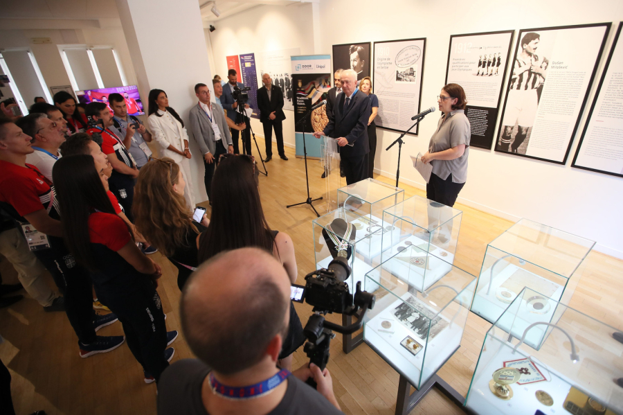 Otvorena izložba Put pravih vrednosti u Kulturnom centru Srbije u Parizu