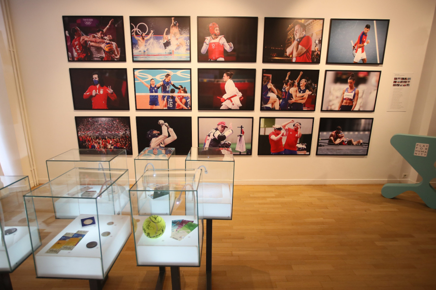 Otvorena izložba Put pravih vrednosti u Kulturnom centru Srbije u Parizu