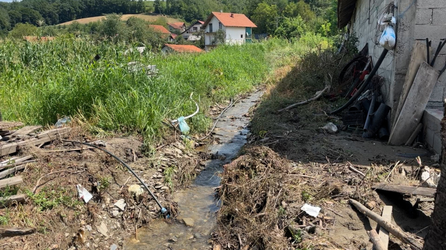 Ostala je pustoš; Voda ulazila u kuću čak i kroz zatvorene prozore FOTO/VIDEO