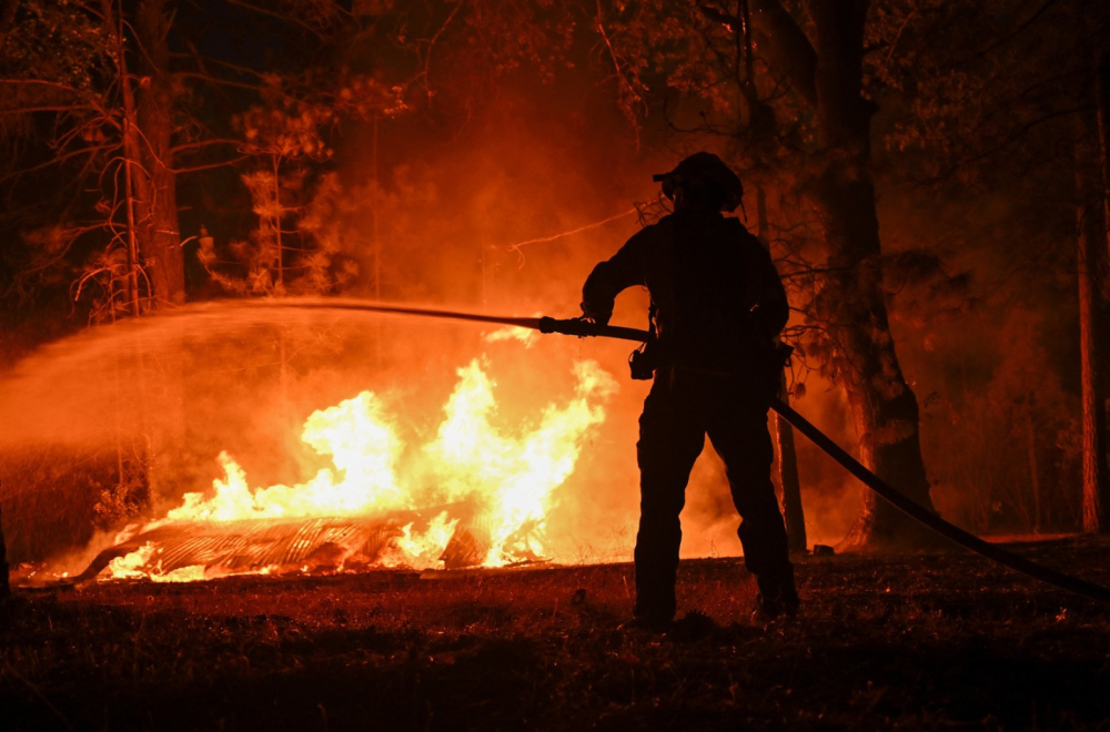 Ceo grad u dimu: Izbio požar na gradskoj deponiji kod Aleksinca, jak vetar otežava gašenje