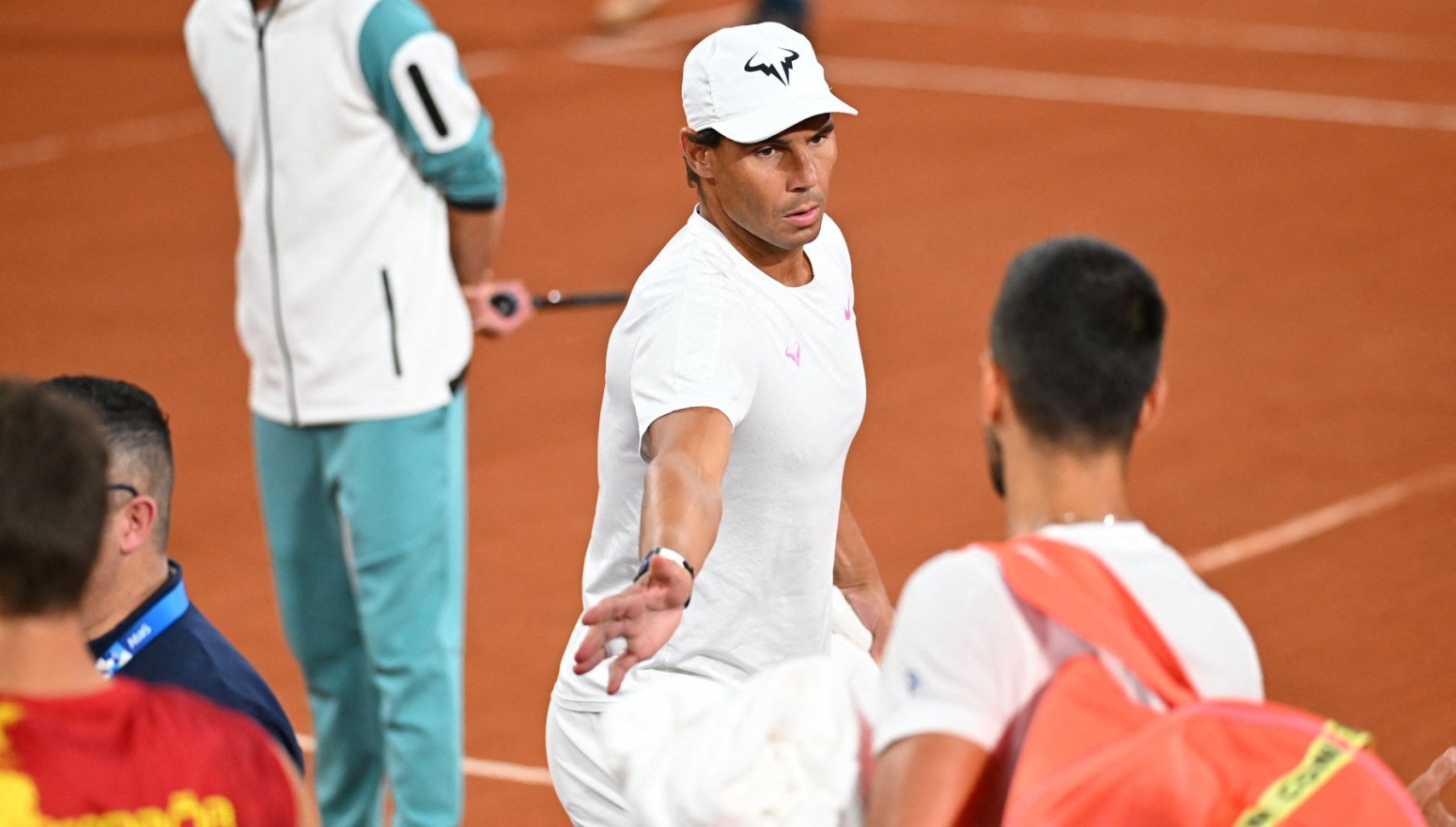 Pozdrav Novaka i Rafe na treningu VIDEO