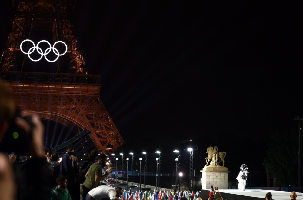 Olimpijski krugovi skinuti sa Ajfelove kule