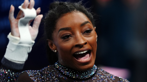 Simon Bajls se požalila na povredu