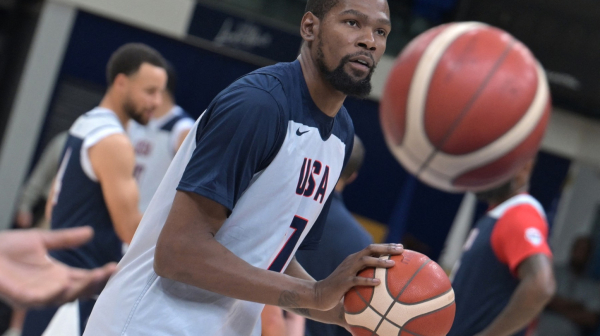 Durent u ekipi SAD za meč protiv Srbije, Embid i Dejvis takođe