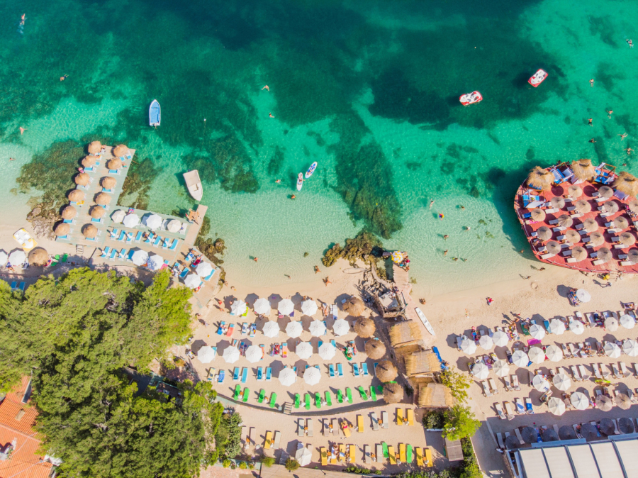 Poznati engleski list nahvalio albansku obalu: Nazivaju je britanskim Maldivima FOTO