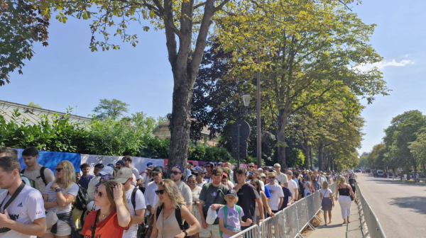 Pariz "ključa": Nenormalne gužve – svi hoće na spektakl FOTO/VIDEO