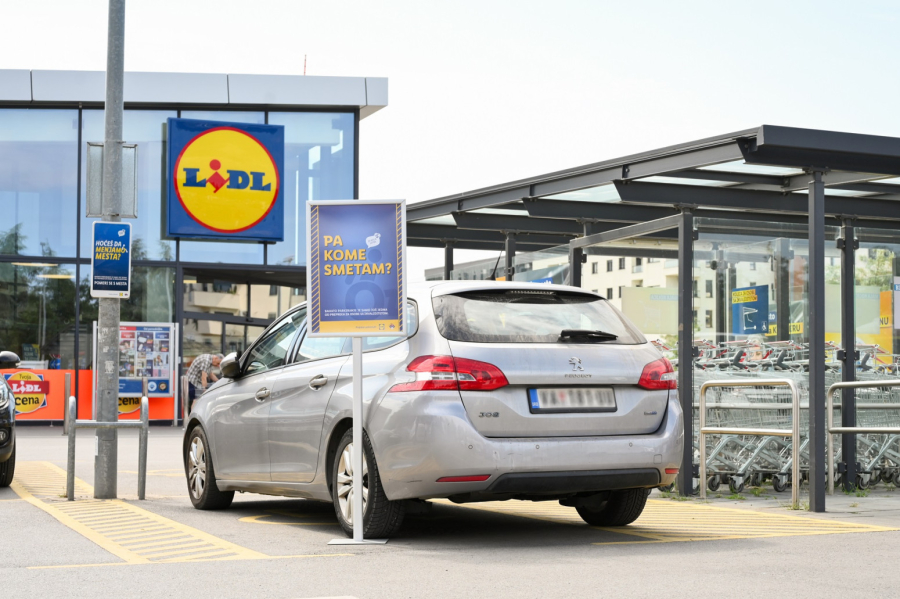 Uspomena sa Lidl parkinga za početak kampanje Hoćeš da menjamo mesta? Pomeri se s mesta FOTO