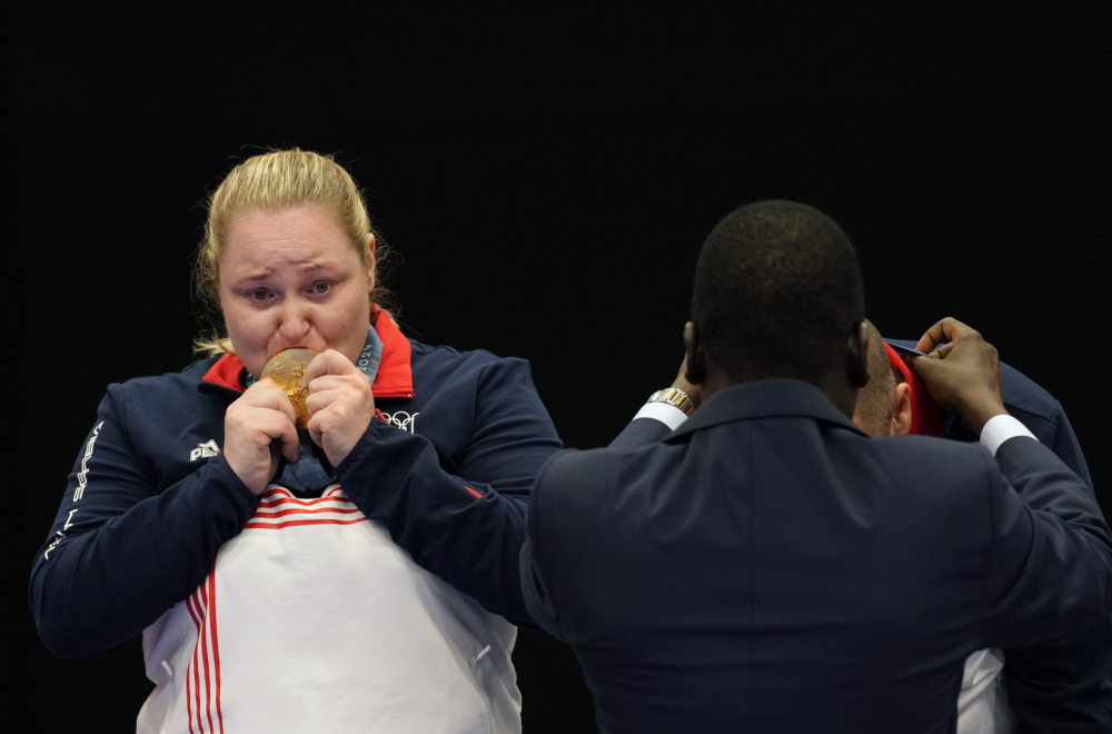 "Zlatna" Zorana sletela u Beograd: "Bila je to jedna topla noć, bez klime"