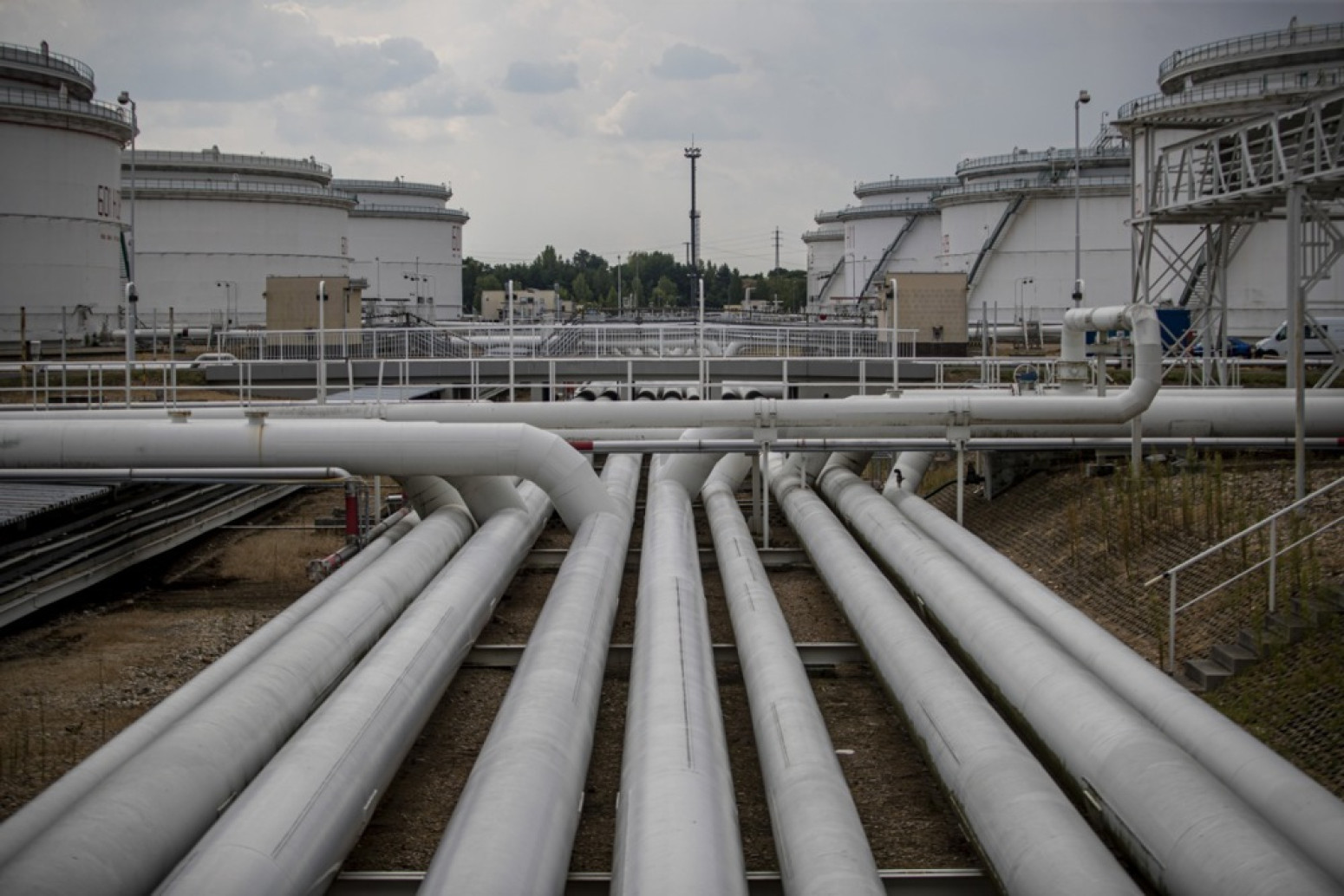 IEA oslobodila 325 miliona barela nafte iz strateških rezervi