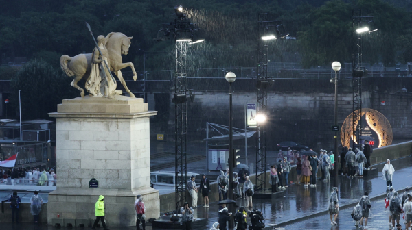 Pariz strepi – sprema se oluja