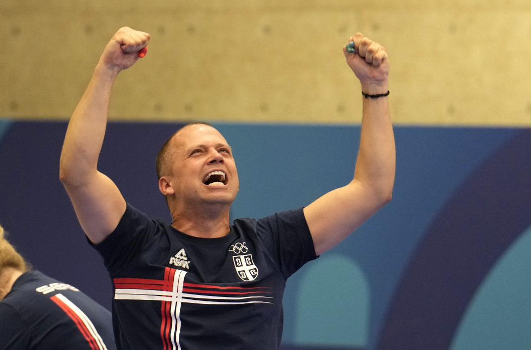 Nikad emotivniji Mikec govorio o "znakovima pored puta", pa spomenuo i majku