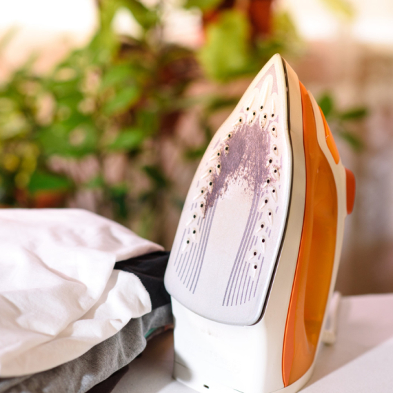 Sipajte ovu namirnicu u vašu peglu i gledajte kako nastaje čudo