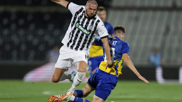 Neko nije čitao ugovor na engleskom – Partizan duguje Mujakiću veliki novac