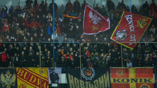 Navijači Crne Gore uspred meča napustili stadion